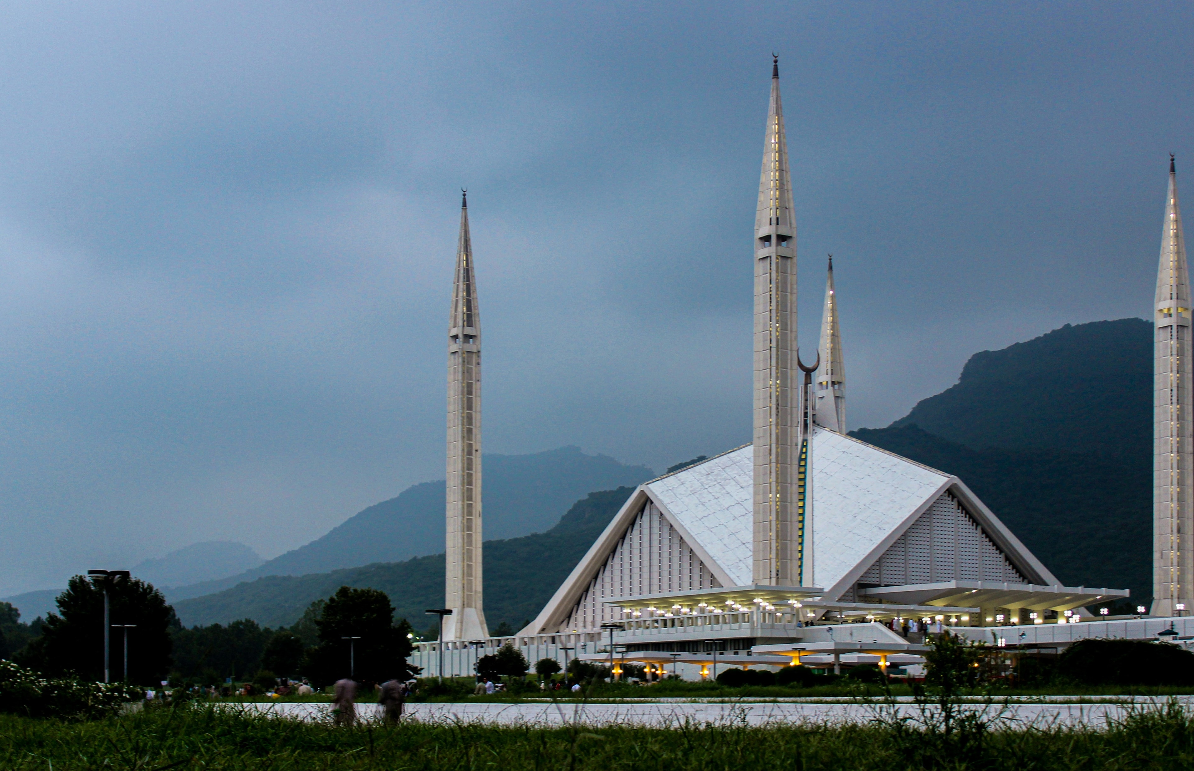 Islamabad Faisal Mosque at dusk with Margalla Hills